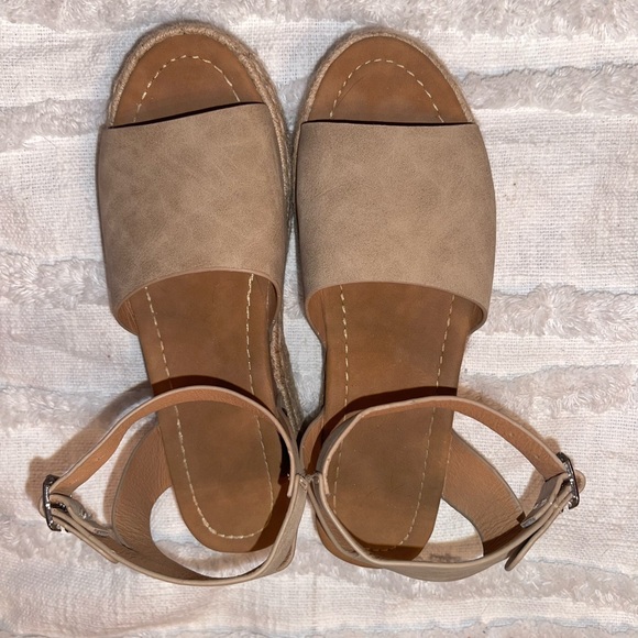 Tan Platform Sandals - Picture 4 of 6